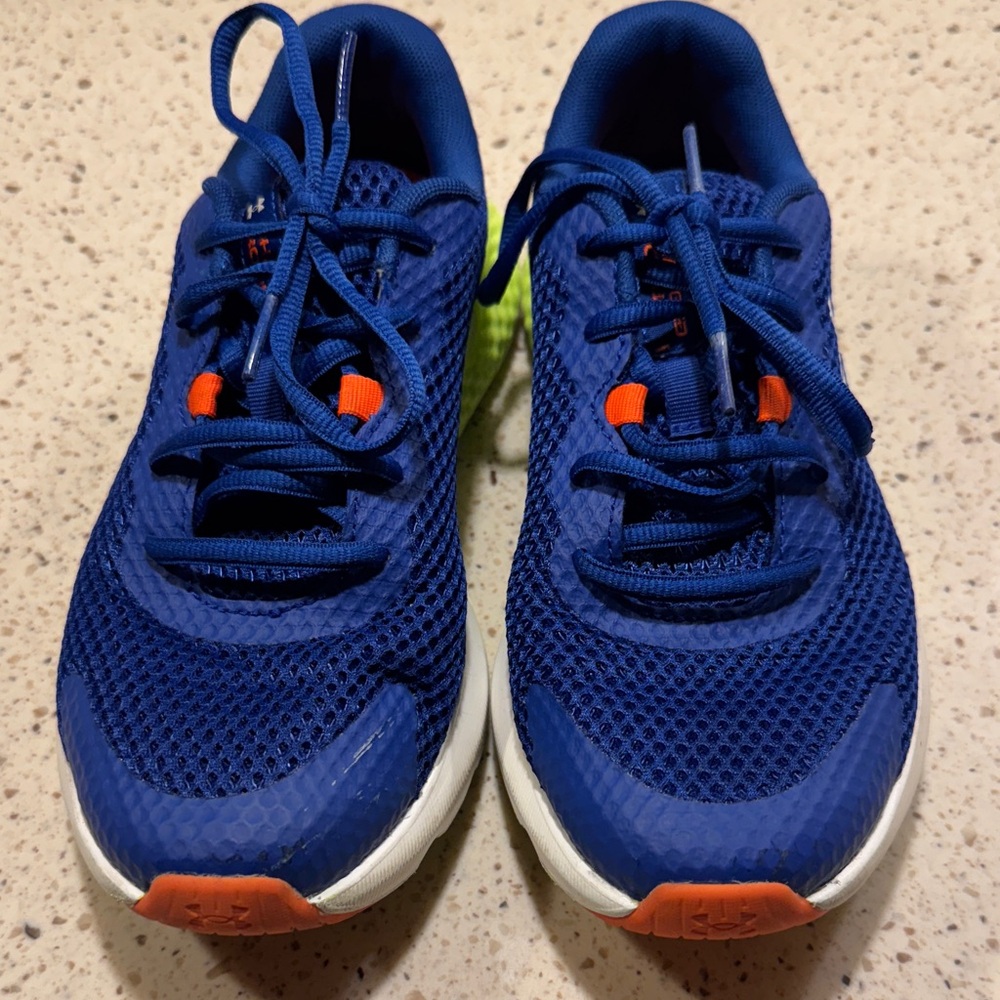 Boys Under Armour tennis shoes